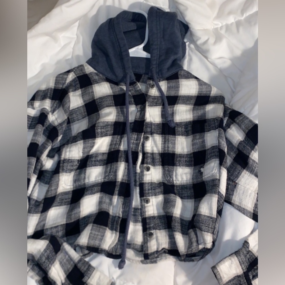 american eagle b&w cropped flannel xs